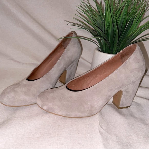 Jeffrey Campbell Poetry Pumps in Gray Suede Size 7.5 - Picture 1 of 9